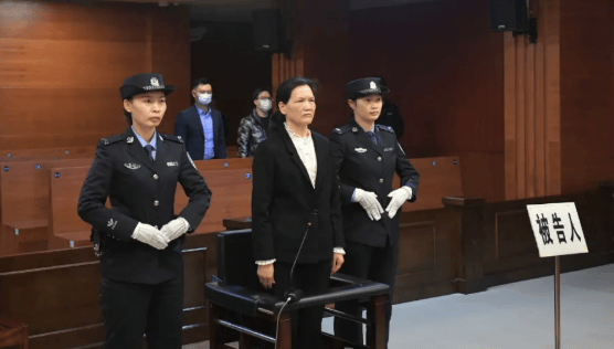 当过5年县委书记，7人给她送钱，共计1836.76865万元（其中未遂1000万元）