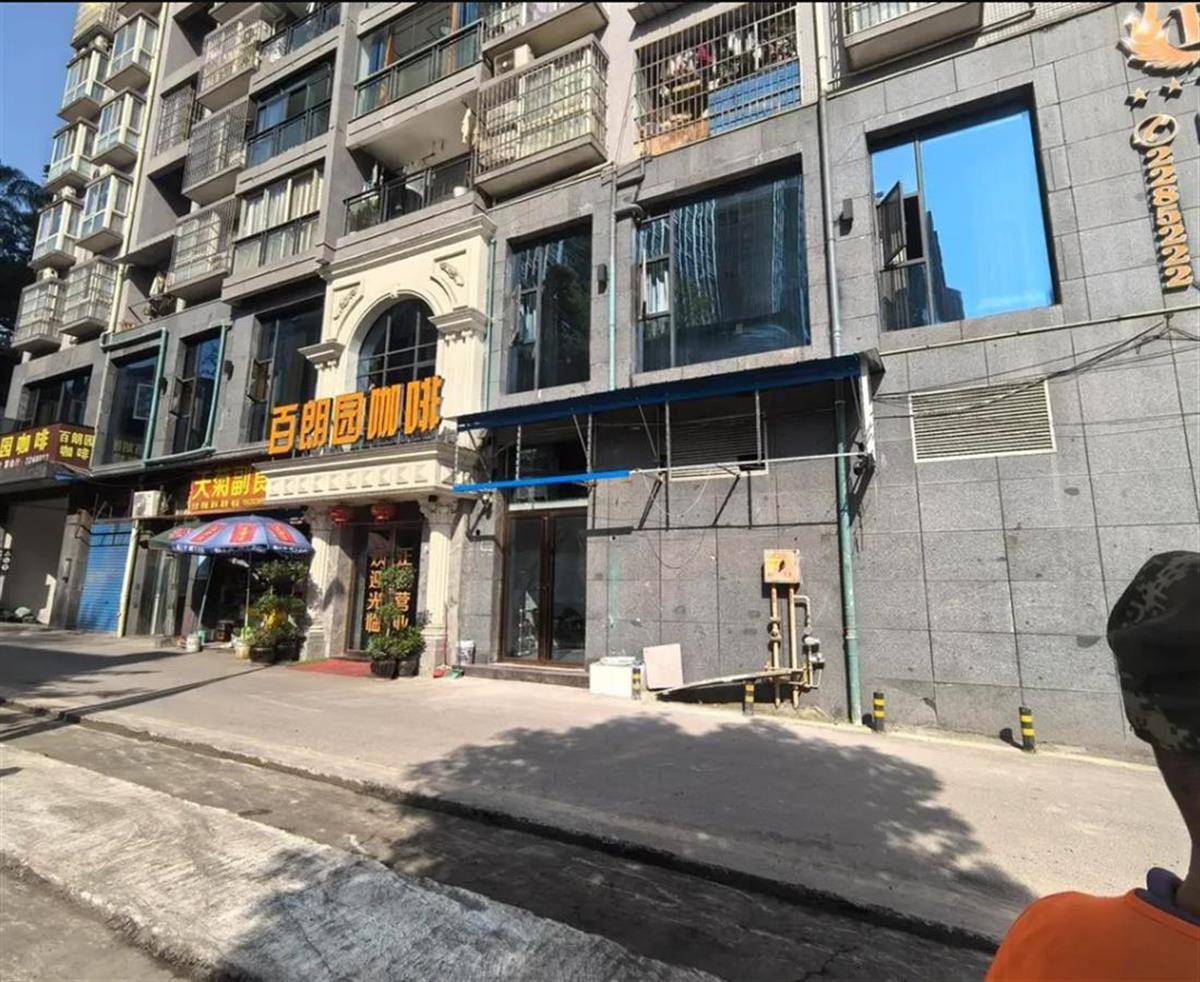 小区楼下开丧葬服务店，招牌被砸老板被打，有话何不好好说？