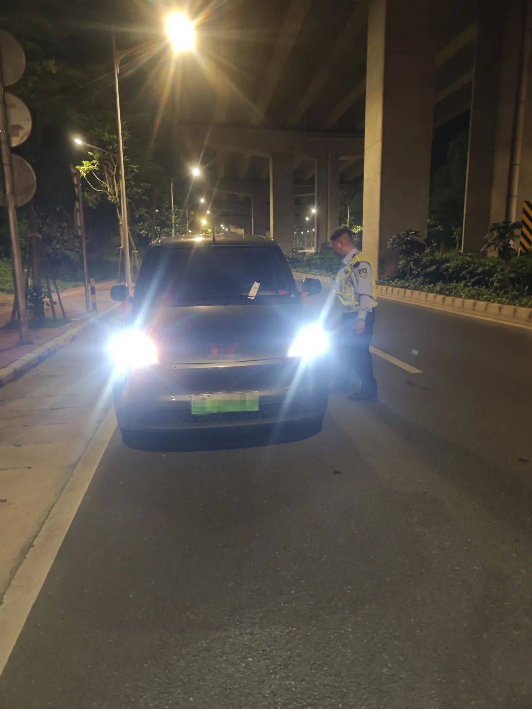 叫都叫不醒！广东中山两名男子醉驾途中睡着，警方：追究刑责